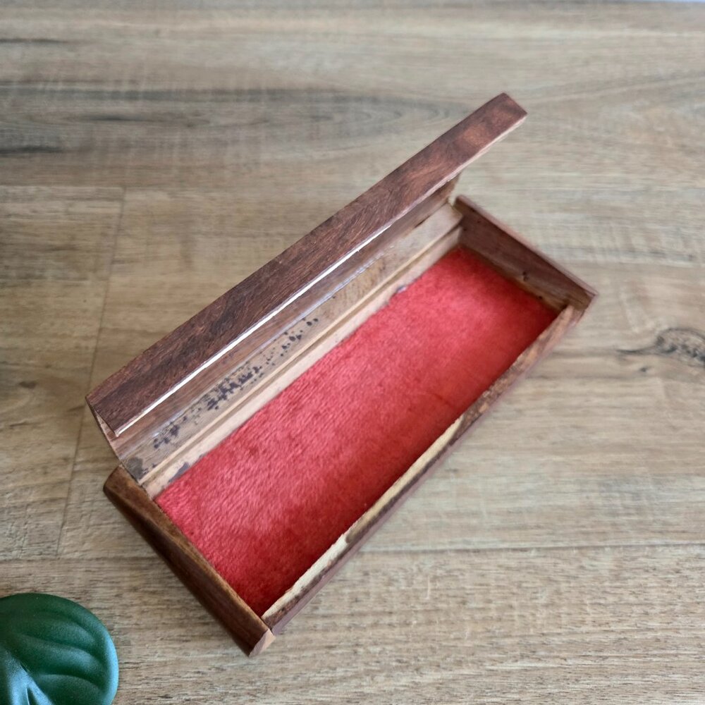 Vintage Hand Carved Wooden Jewelry Box w/ Brass Floral Inlay and carved flowers. - Picture 9 of 9